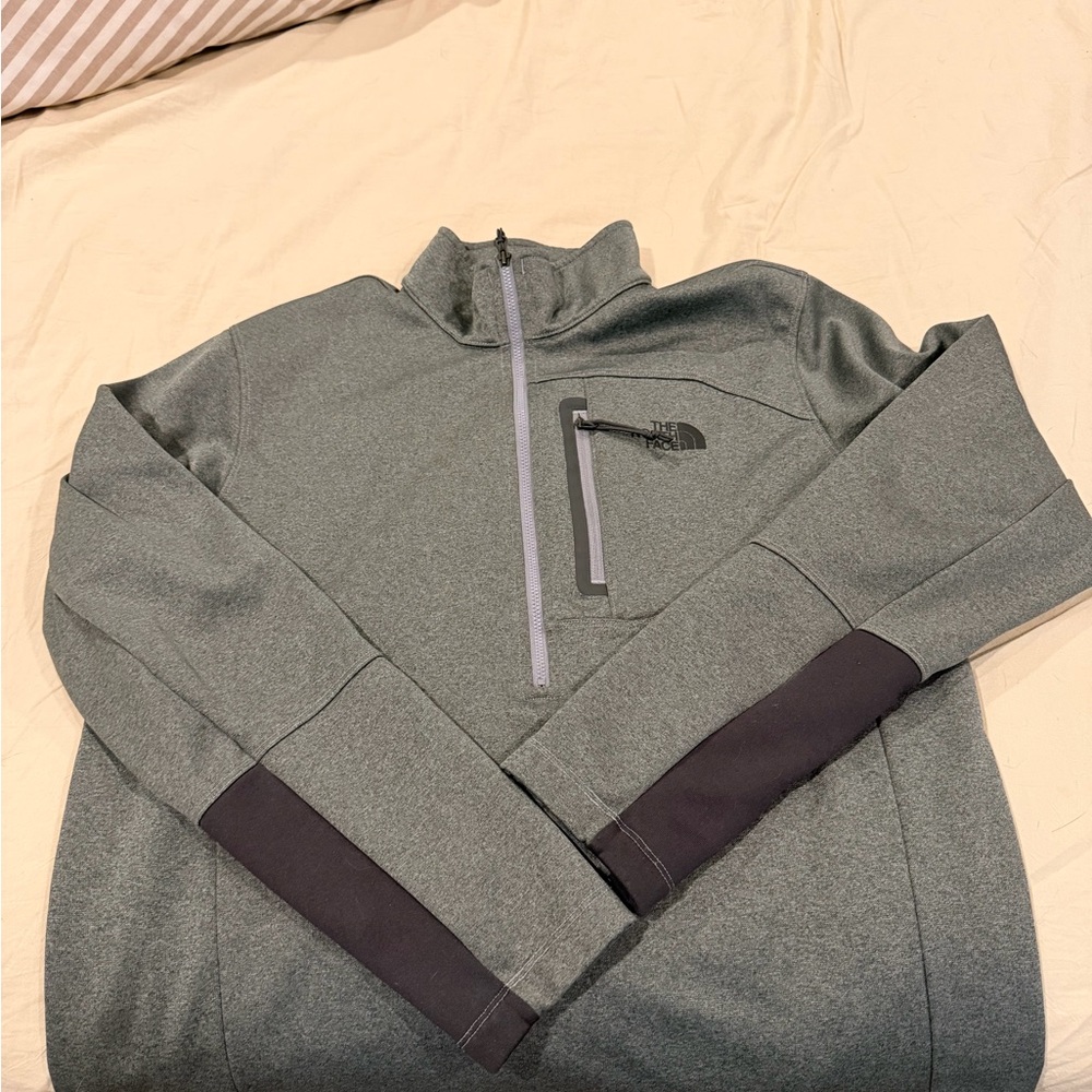 The North Face Men's Gray 1/4 zip